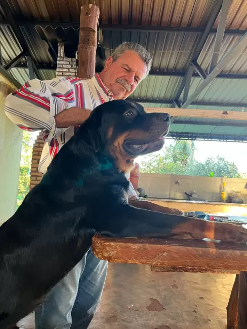 Marcos Antonio com seu filhote hoje